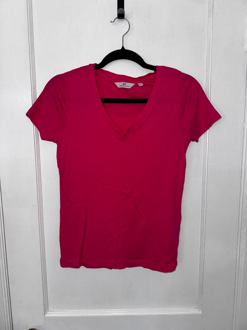 Fuchsia Pink V Neck T shirt Vineyard Vines size XS